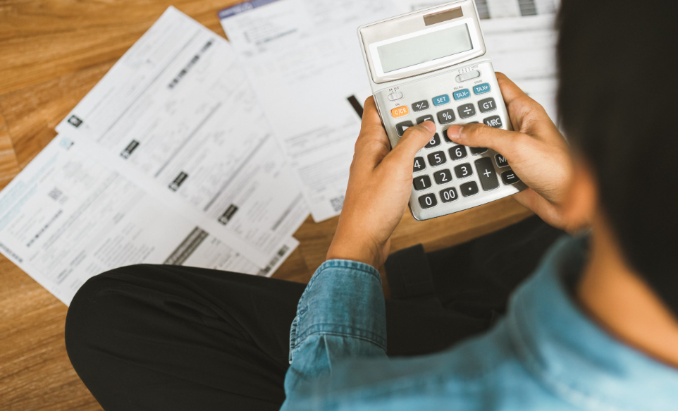 calculate the refinance mortgage